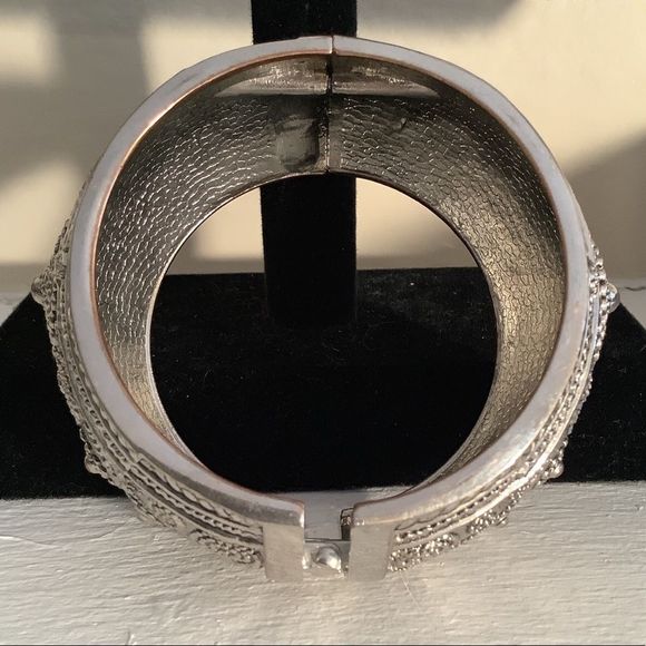 Vintage Large Silver Textured Bangle Brace… - Picture 4 of 8
